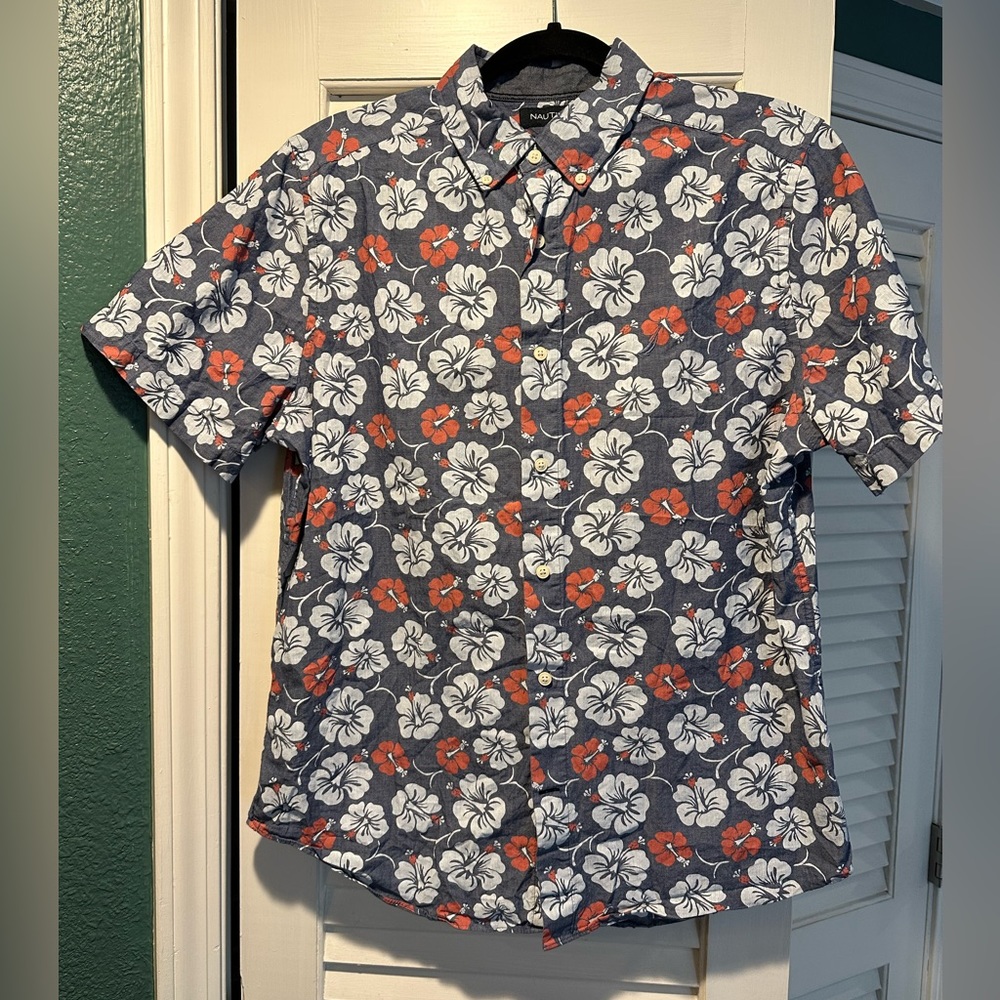 Men’s Nautica Large short sleeve button down, Hawaiian shirt.
